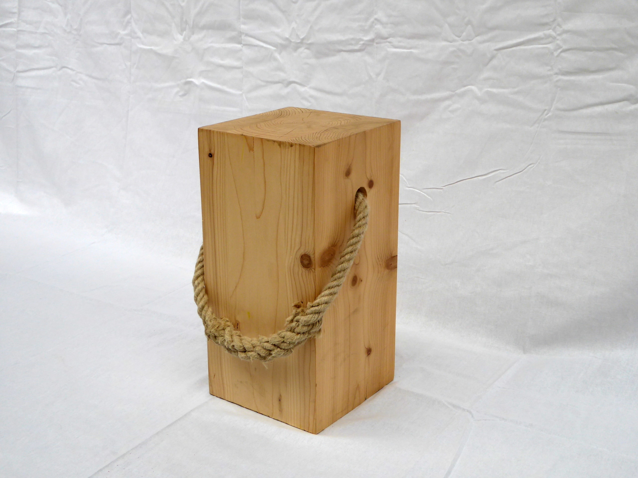 //www.menuiserie-gendreau.fr/wp-content/uploads/2018/05/tabouret-min.jpg