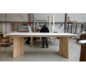 Table haute de bar en fabrication