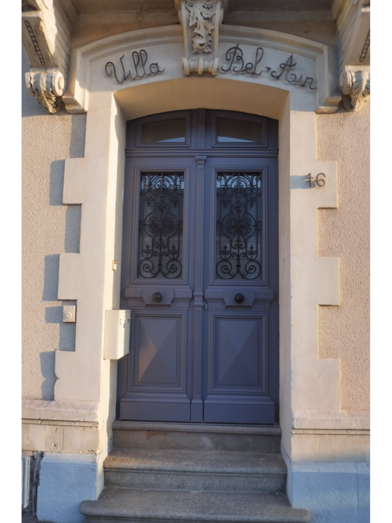 Copie d'ancienne porte d'entrée bois - Menuiserie Gendreau